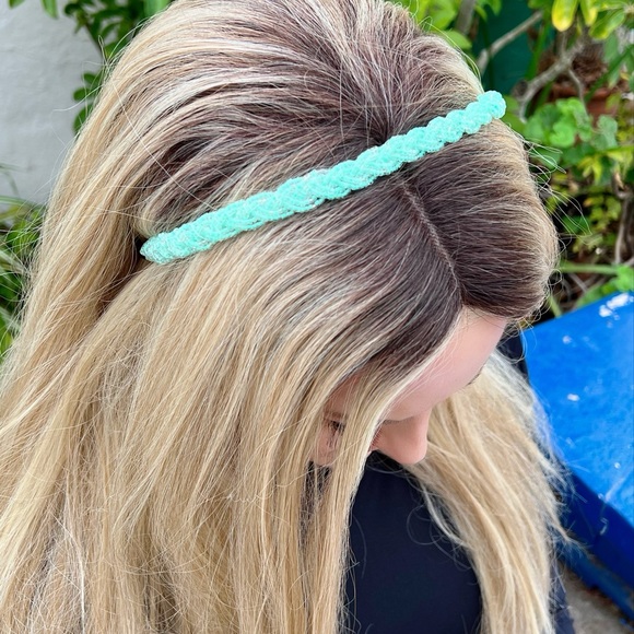 1/$5 or 3/$10 NWOT Light Mint Green Addorned Weave Braided Bead 1/2" Headband - Picture 3 of 5
